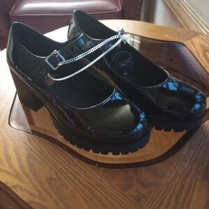 Women's black patent leather shoes